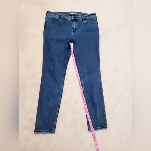 Old Navy Rockstar Super Skinny Jeans Woman's Size 16 Mid Rise Slimming Stretch - Picture 6 of 8